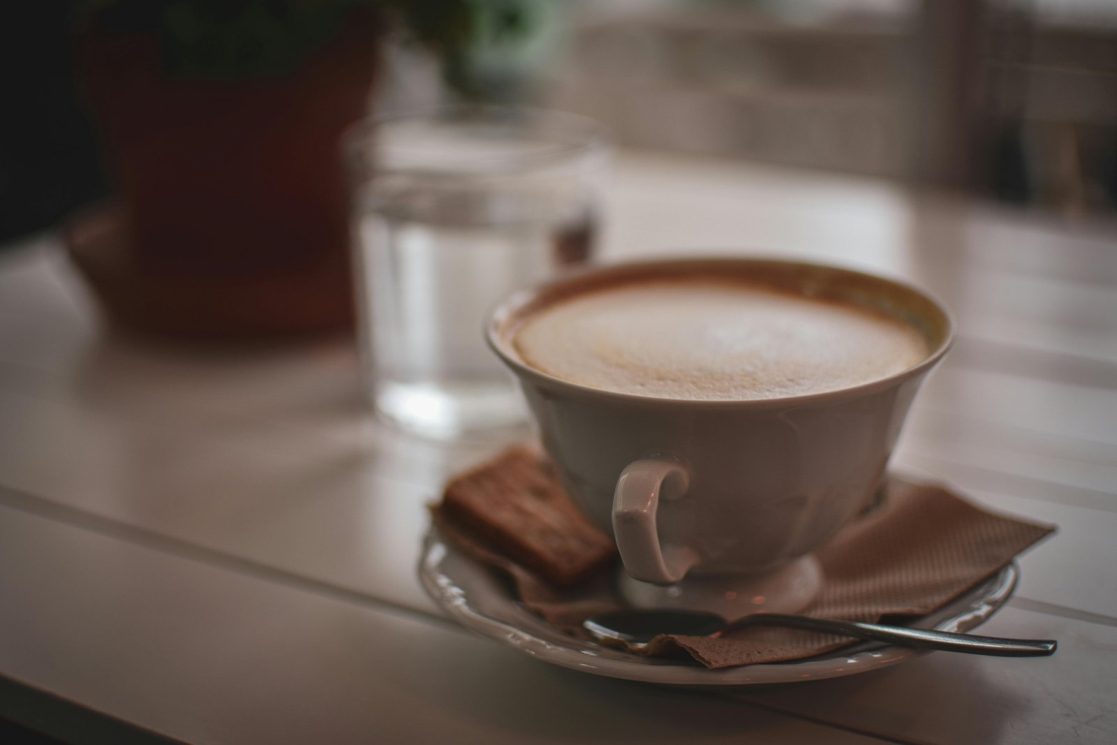 A minimalist coffee-themed high-resolution wallpaper, 36 of 63.